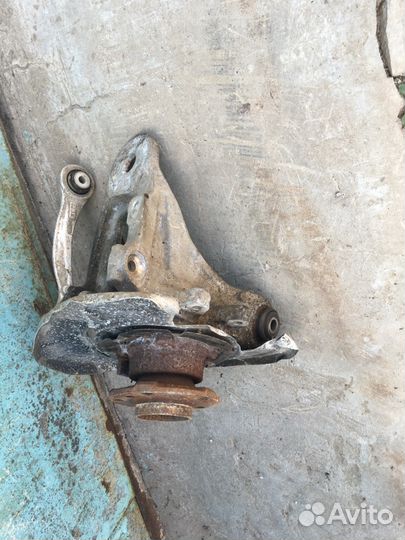 Бмв е60 задний левый поворотный. Кулак