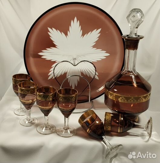 Набор графин и рюмки. Блюдо