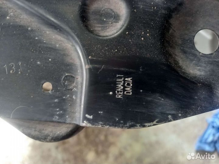 Крыло переднее правое Рено Сандеро Логан 2