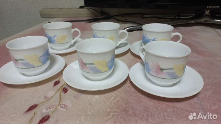 Чайные чашки с блюдцами