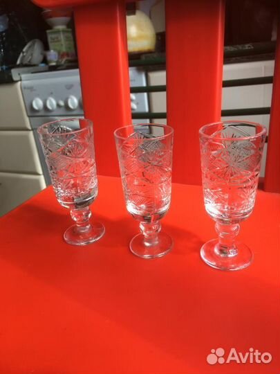Рюмки хрустальные на ножке