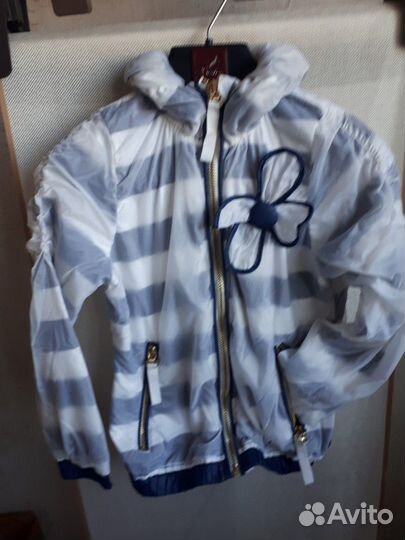 Продам курточку для девочки