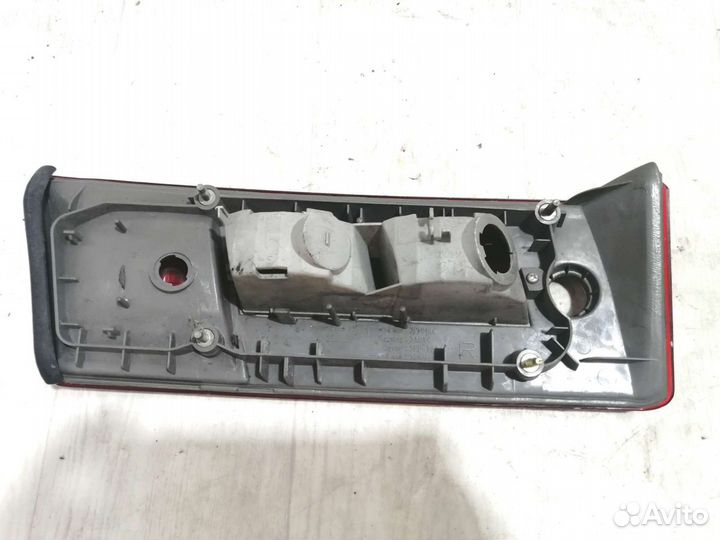 Фонарь задний правый Toyota Corona Premio AT211