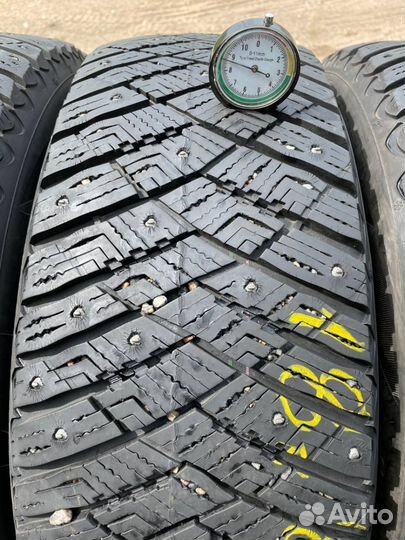 Goodyear UltraGrip Ice Arctic SUV 215/60 R17