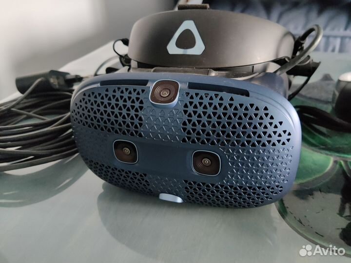 HTC Vive Cosmos (шлем виртуальной реальности)