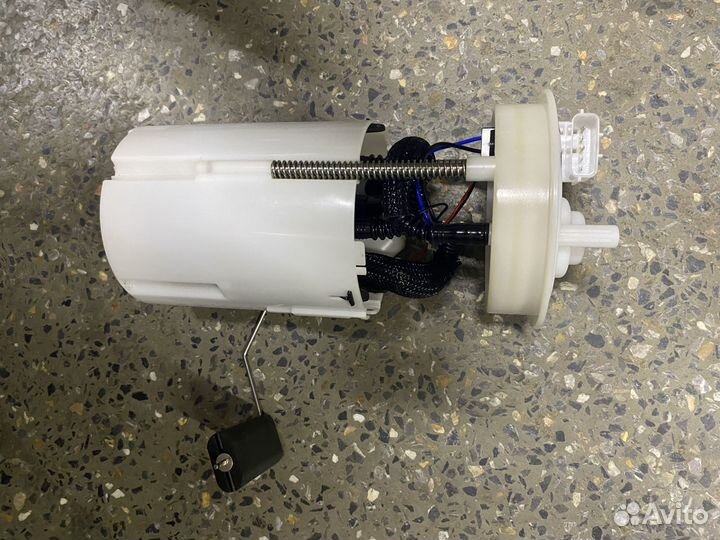 Фильтр топливный Б/У 17040AV705