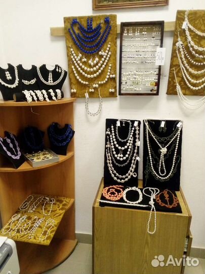 Чокеры, бусы, браслеты, серьги, кольца