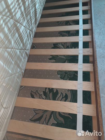 Кровать двухспальная с двумя матрасами 140 200 бу