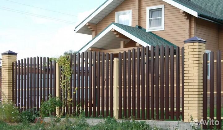 Забор из евроштакетника,ворота под ключ
