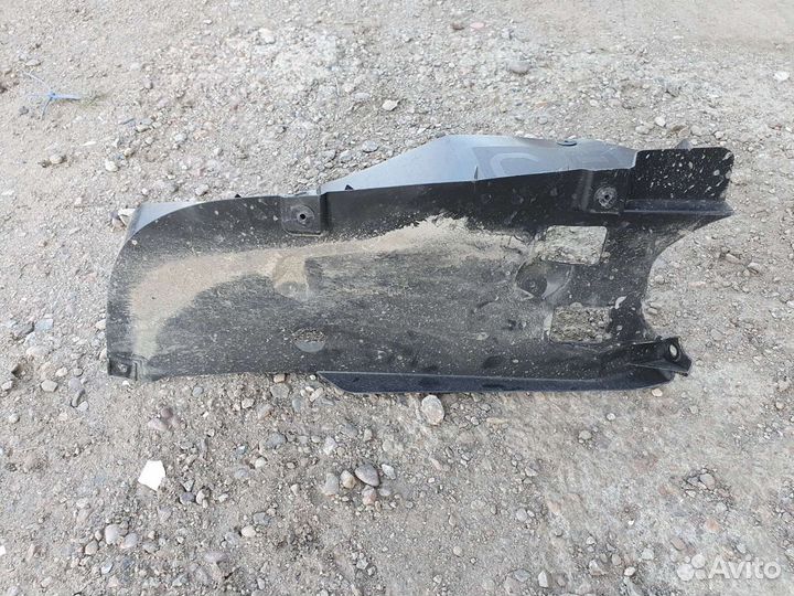 Защита заднего бампера правая Land Cruiser 200