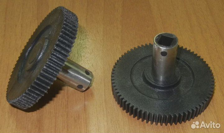 Шестерня мясорубки хозяюшка черная D72мм брон втул