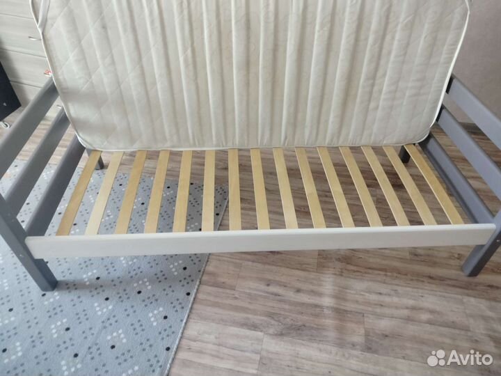 Кровать с матрасом