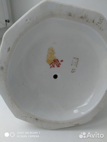 Статуэтка фарфор