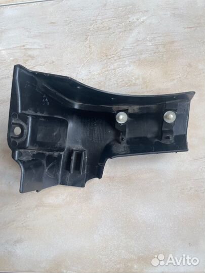 Накладка порога передняя правая Nissan Terrano 3