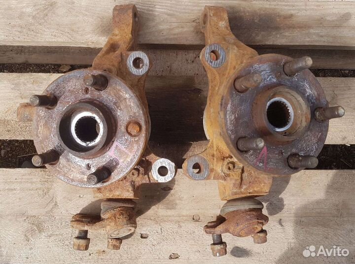 Кулак поворотный передний Тойота Карина ST190