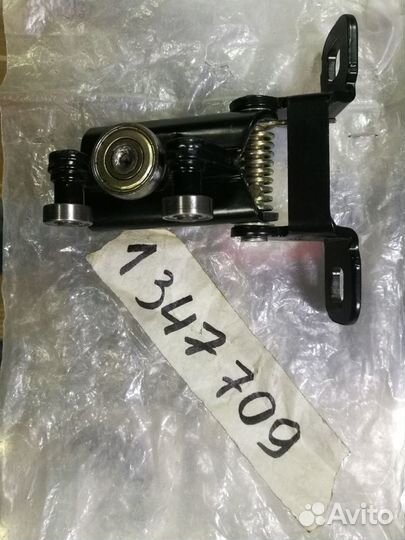 Ролик сдвижной двери центральный