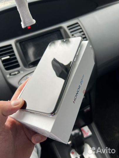 Honor 20 Lite 4/128 NFC