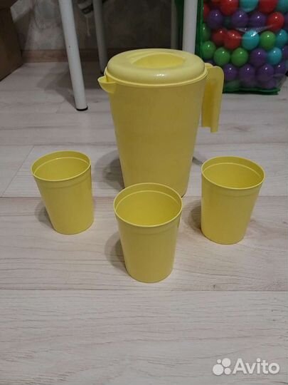 Кувшин и стаканы, пластик