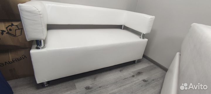 Офисный кожаный диван бу