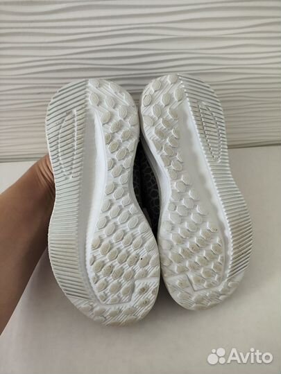Кроссовки 28 размер