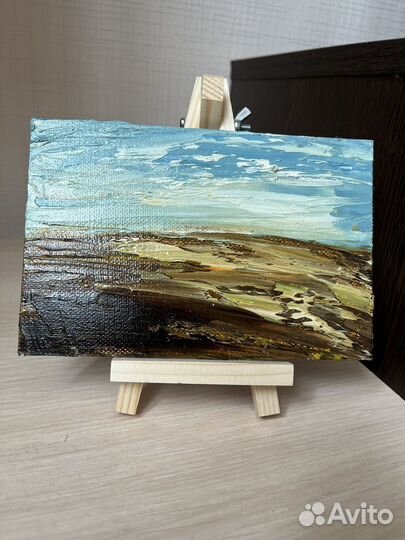 Маленькие картины маслом на мольберте