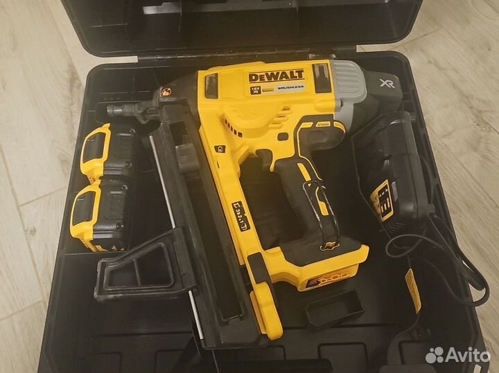 Монтажный пистолет по бетону dewalt DCN890N