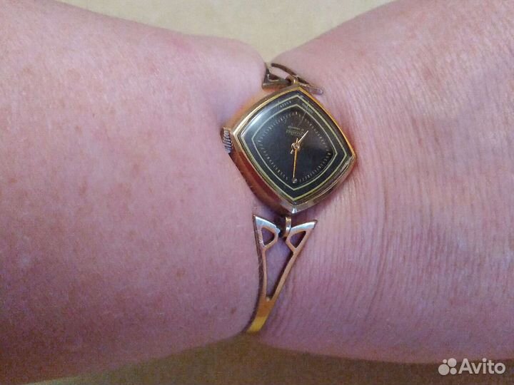 Красивые часы Слава Винтаж СССР