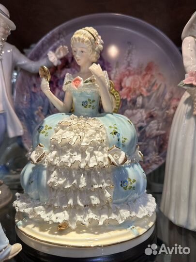 Статуэтка фарфор