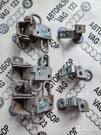 Петля двери Шкода Октавия тур А4