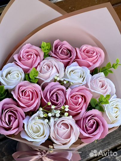 Букет из 15 мыльных роз на каркасе с доставкой