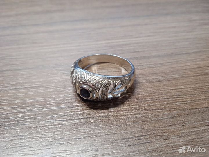 Серебряное кольцо 925 проба. С камнями