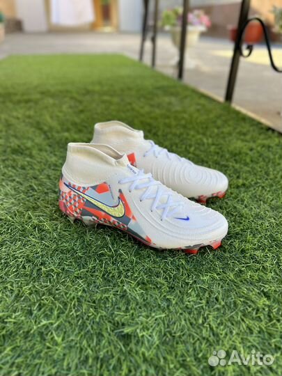 Футбольные бутсы nike phantom