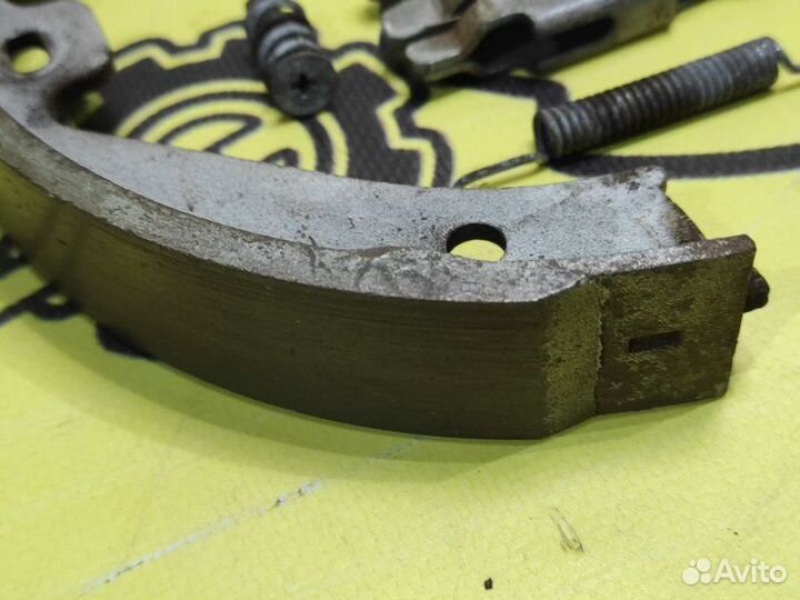 Механизм стояночного тормоза задний левый