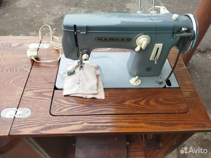 Швейная машина Чайка 2