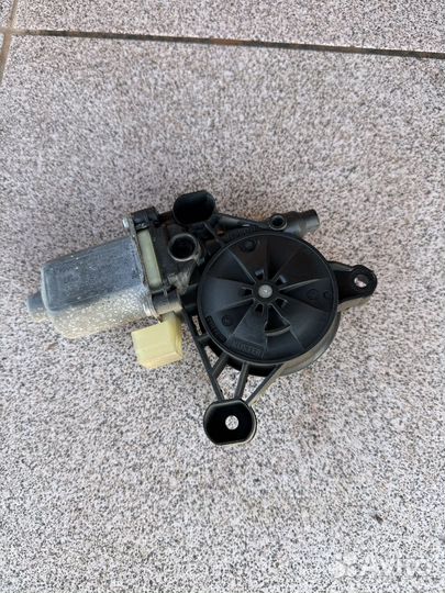 Мотор стеклоподьемника