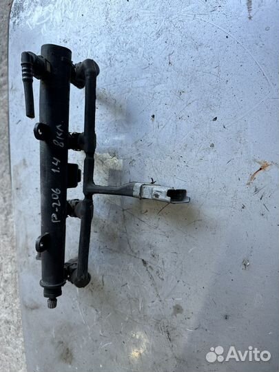 Топливная рампа в сборе Peugeot 206