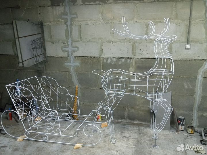 Фигура новогоднего оленя