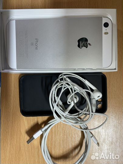 iPhone SE, 32 ГБ