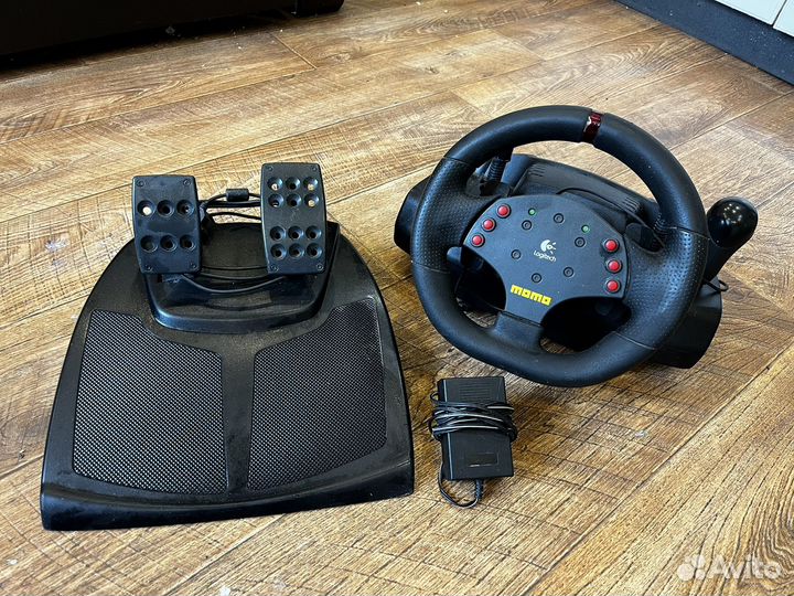 Игровой руль с педалями