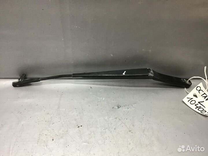 Поводок стеклоочистителя передний левый Skoda Octa