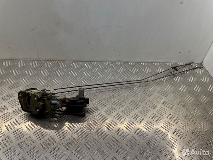 Замок боковой двери задний левый Mitsubishi