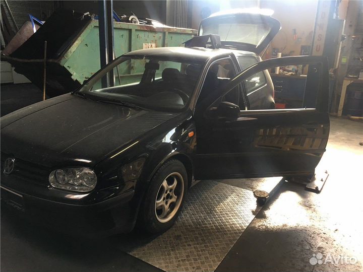 Разбор на запчасти Volkswagen Golf 4