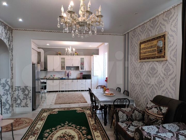 Коттедж 185 м² на участке 3 сот.