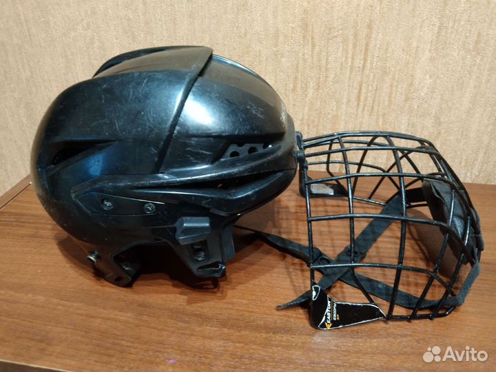 Хоккейный шлем