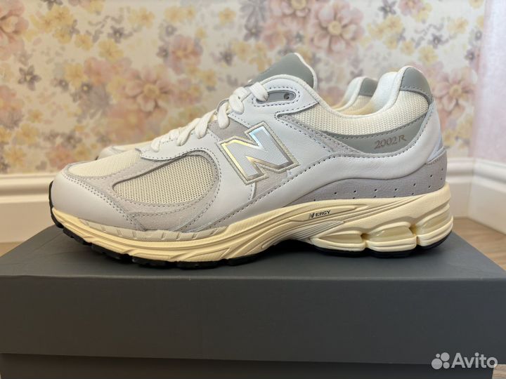 Кроссовки мужские New Balance 2002R оригинал