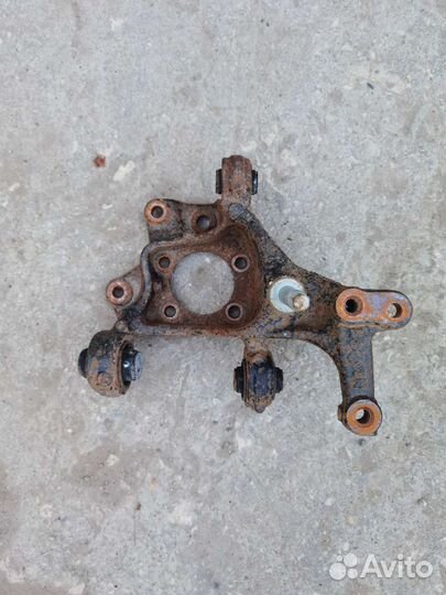 Задний кулак Toyota camry v 70