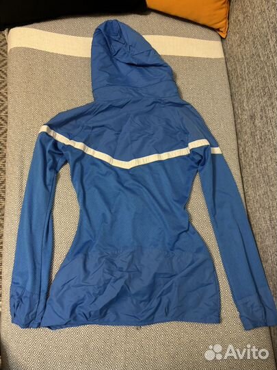 Ветровка nike run (S )