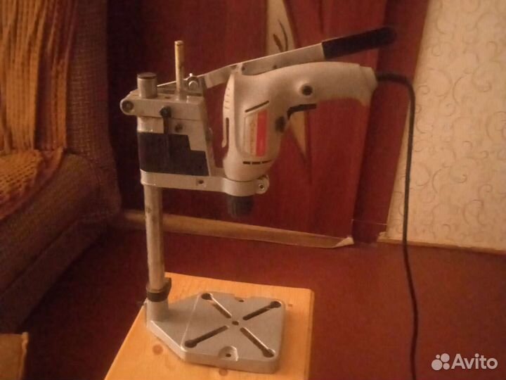 Стойка с дрелью