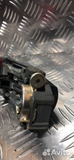 Ручка наружная двери передней левой Volkswagen