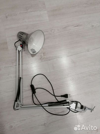 Лампа настольная с креплением к столу